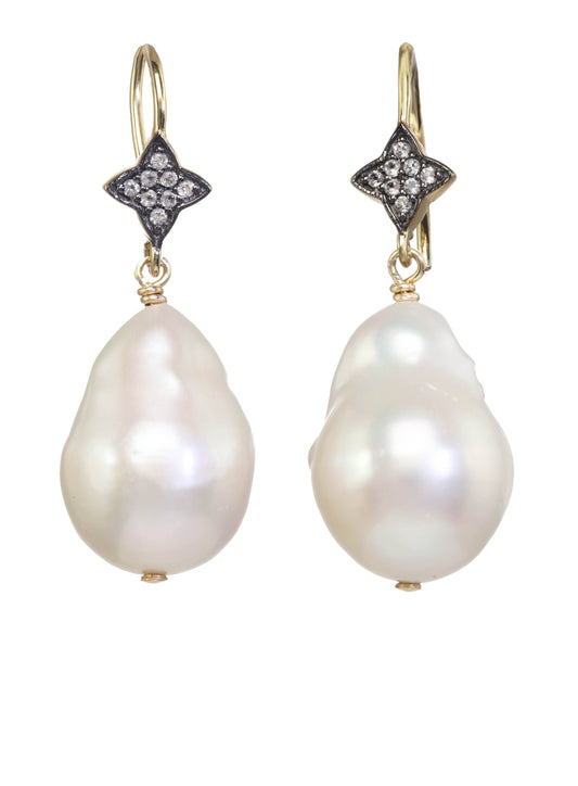 White baroque pearl, white sapphires, 18kt/ss
